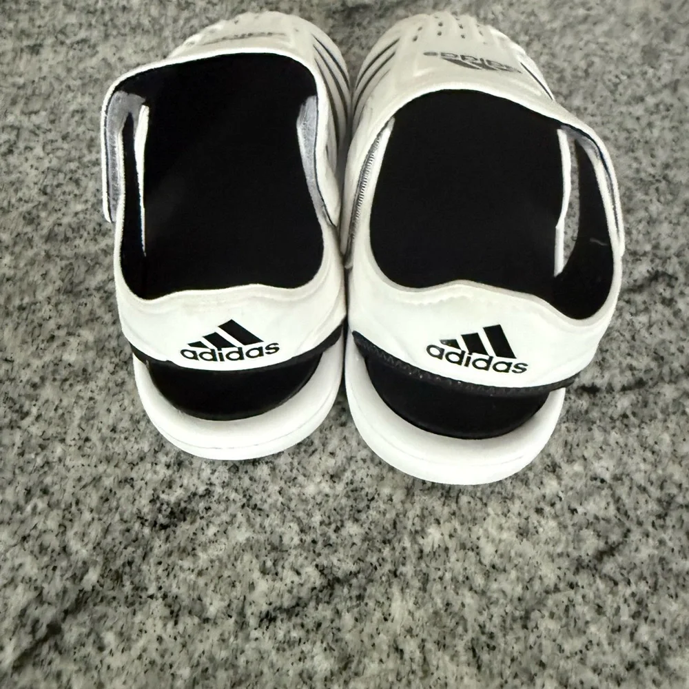 Adidas Kids White and Black Sandals 1Y - Picture 3 of 6